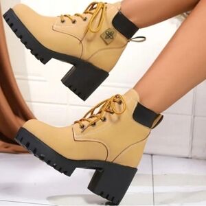 Chic lace up boot with chucky heel sz 7